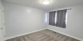 7 Bedroom Home in Bloomington Gallery 11