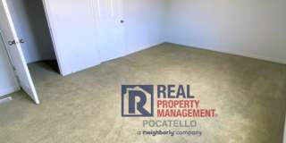 MOVE IN SPECIAL - 2 Bed 1.5 Bath Town Home - 1 Car garage Gallery 11