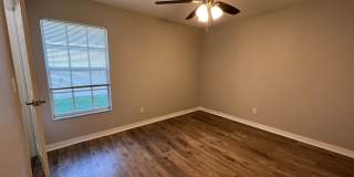 419 Southwest 4th Street Gallery 24