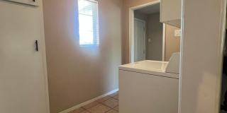 4121 E Edgemont Avenue Gallery 38