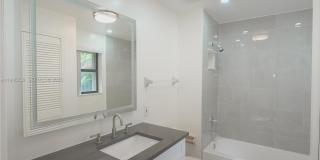 518 NE 48th St Gallery 12