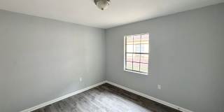 **Beautifully Updated (2BR/1BA) Lakeland Duplex** Gallery 4