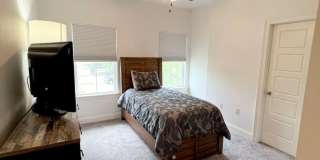 SPACIOUS 3 BEDROOM HOME WITH ALL UTILITIES INCLUDED Gallery 17