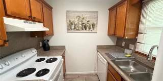 Room in 2 Bedroom Home at Mill Creek Pl Gallery 9