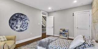 VICTORIAN MANSION STEPS FROM STANTON PARK Gallery 24