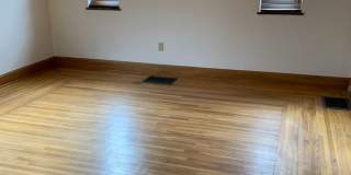 Lovely Two Bedroom Home on a Quiet Street Gallery 8