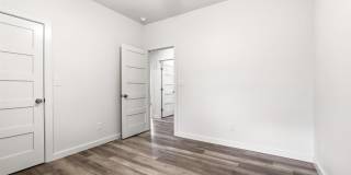1221 W Johnson Street Gallery 16