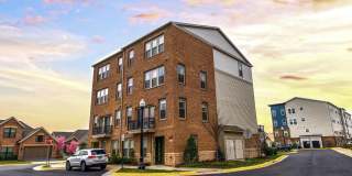 4-Level Furnished townhome! Gallery 1