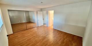 Spacious 2-Bedroom, 2-Bathroom Alamitos Beach Retreat Gallery 12