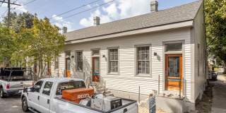 Uptown Renovated 1/1.5 apartment with Private Backyard Gallery 12