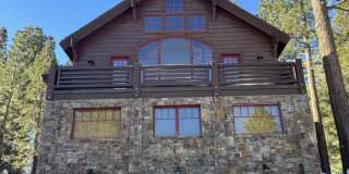 Luxury 5-Bedroom, 6-Bathroom Mountain Retreat – Hot Tub, Fireplaces, & More! Gallery 1