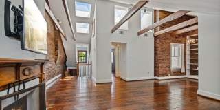 Available Now! Georgetown! Professionally Managed High End 1 Bed/ 1 Bath Condo Gallery 1