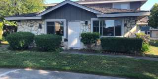 Cozy 2Br/1Ba Near the Beach Gallery 1