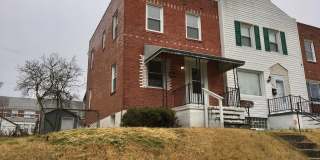 Fantastic 3 Bedroom EOG Townhome with Parking Pad in Parkville! Gallery 1