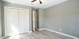 Beautifully updated 1 bedroom apartment within walking distance to the beach! Gallery 16