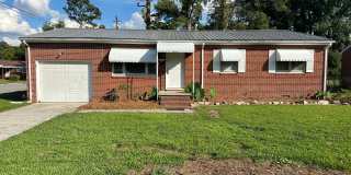 3 Bedroom, 1.5 Bath Rental – Convenient Location Gallery 1