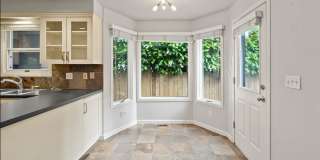 Charming Cottage in First Addition in Lake Oswego! Gallery 19