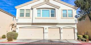 2 BEDROOM TOWNHOUSE WITH GARAGE! Gallery 1