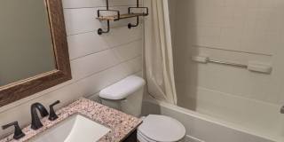 Beautiful 2 bedroom townhouse in Maple Grove Gallery 9