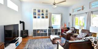 1Bd/1Ba Guest house, centrally located. Gallery 1