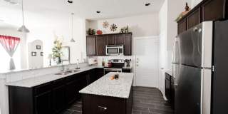 LUXURY TOWNHOME LOCATED IN BASTROP, TEXAS! Gallery 4