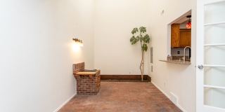 Beautifully Maintained Townhome with Fantastic Amenities Gallery 7