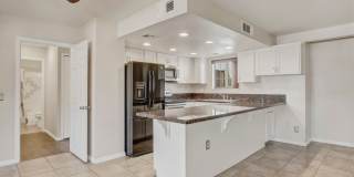 Upgraded 2 bedroom 2 bath upstairs condo Gallery 15