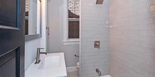 5 bedroom home in the Upper Hill District Gallery 25