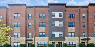 Luxury End-Unit Condo & Garage Near One Loudoun Gallery 1