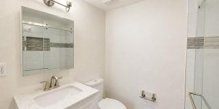 7301 N DARTMOUTH Avenue Gallery 14