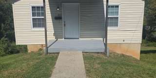 3 br 1 bath House in NW Roanoke Gallery 1