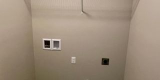 Beautiful 3 Bedroom Duplex with Garage! Gallery 22