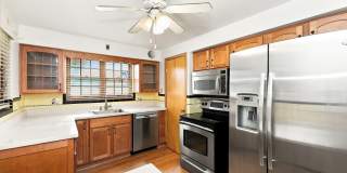 3-Bedroom, 2 Bath Single Family for Rent in Cincinnati, OH | Attached Garage & Nice Large yard Gallery 7