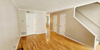 MOVE-IN READY! 2BR Townhome in Clintonville near OSU – W/D, Parking, Pet Friendly Gallery 18