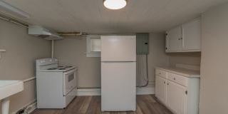 $650- Updated 2 bed/1 bath apartment near Medical Center, with brand-new appliances! Gallery 10