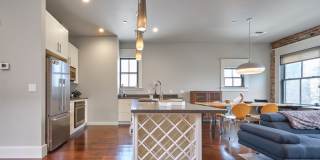 Furnished 2 Bdrm/2 Bath Condo in the Heart of Downtown Ashland! Gallery 8