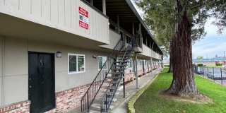 One Bedroom Apartment with Private Patio & Yard – Watch Video Tour! Gallery 1