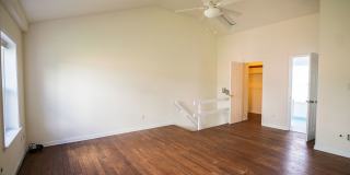 Two Bed Graduate Hospital Home Gallery 13