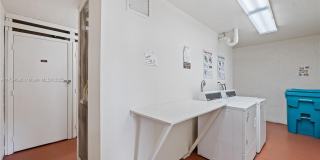 711 S Hollybrook Dr Gallery 25