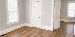 Lower 2 Bedroom Duplex Great Location! Gallery 6