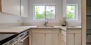 8400 De Longpre Avenue Gallery 20