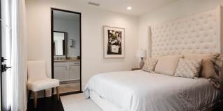 901 Pacific Avenue Gallery 25