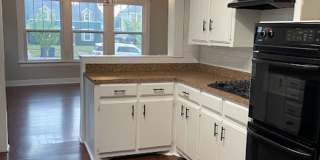 Charming 3 bedroom, 2 bathroom 2-story home in the heart of Guthrie Gallery 12