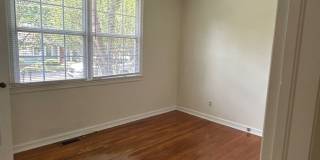 MIDTOWN LOCATION - 2bd/1ba with large yard and washer/dryer Gallery 12