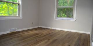 Charming 3-Bedroom Home in Fairview Park Gallery 14