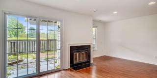 Updated 4 level TH w/ 2 FB & 2 "1/2" baths + One car garage! Gallery 29