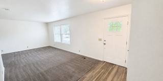 Spacious 5-Bedroom Sandy Home with Large Fenced Yard Spacious 5-Bedroom Sandy Home with Large Fenced Yard Gallery 11