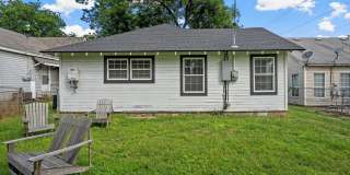 Beautifully Updated 2/2 Cottage - Available now! Gallery 24
