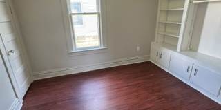 704 Davis St. Gallery 5