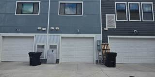 Beautiful 2 bed 1.5 bath townhome Gallery 24